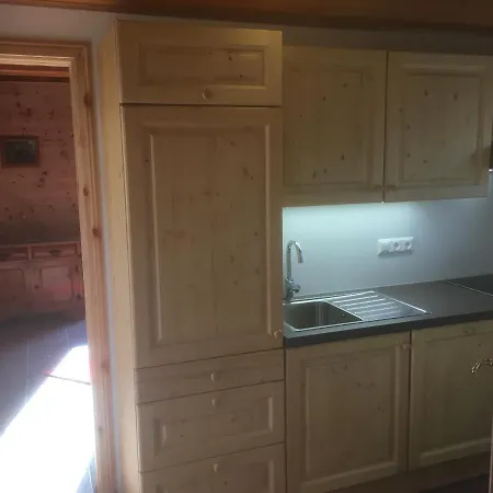 Zirben Troadkasten בקתה *